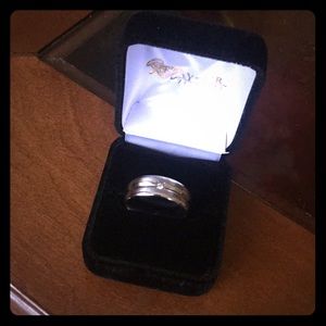 Men’s wedding band size 10